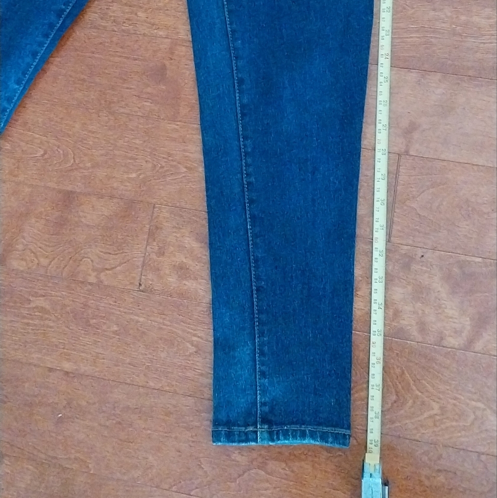 Vintage High Rise Jean - Picture 7 of 9